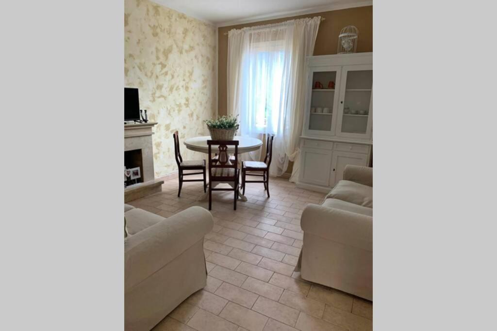 Casa Flea - Holiday Apartment With 2 Bedrooms Gualdo Tadino Eksteriør billede